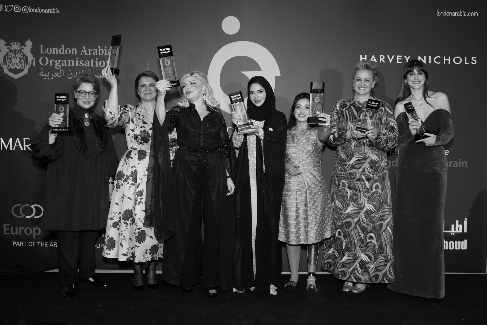 Nada AlShammari with leading Arab women awarded Arab Woman of the Year for Innovation